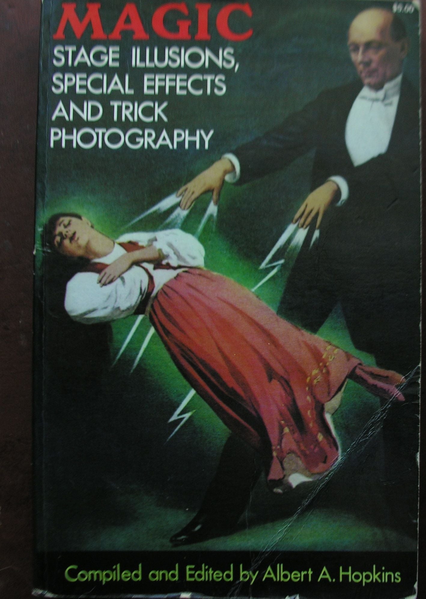 Book cover of 'Magic: Stage Illusions, Special Effects and Trick Photography' with a magician and被骗者 illustration.