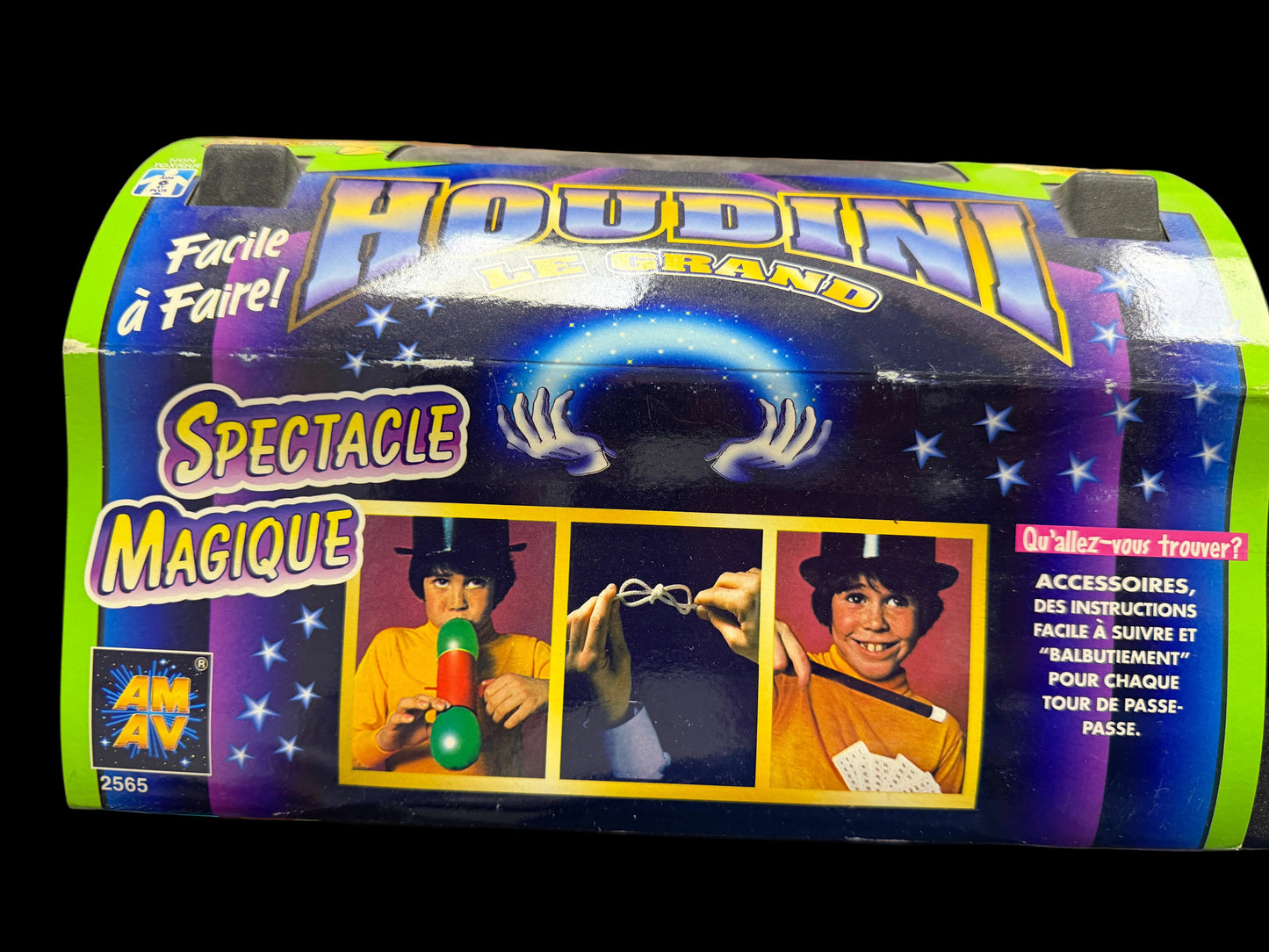 魔术表演箱包装，带有'AMAV'和'HOUDINI'的标志