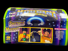 魔术表演箱包装，带有'AMAV'和'HOUDINI'的标志