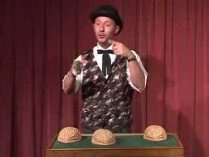 Magic Makers Giant Three Shell Game – Super-Sized Classic