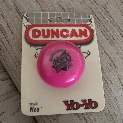 Pink yo-yo on a Duncan branded card with a checkered background
